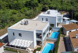 Bazén v ubytovaní Villa Aurea alebo v jeho blízkosti