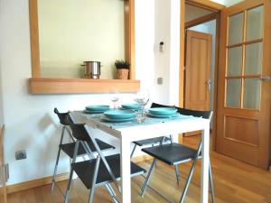 a dining room table with four chairs and a mirror at Areropuerto Wanda en Plenilunio 3 3 B in Madrid +16 photos