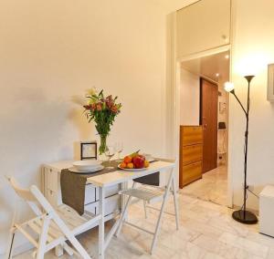 A seating area at Farini Cozy Flat