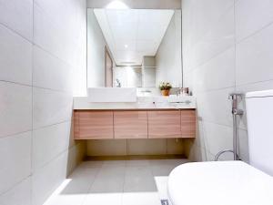a bathroom with a sink and a mirror at Luxury Living in Azizi Riviera l Cozy Balcony in Dubai +36 photos