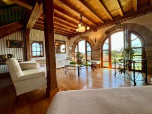 Postel nebo postele na pokoji v ubytování Stylish Host Cantabria- Impresionante villa