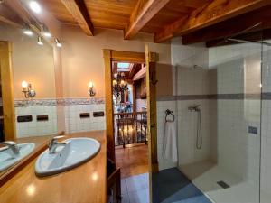 Koupelna v ubytování Stylish Host Cantabria- Impresionante villa + 55 fotografií