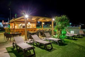 a restaurant with chairs and tables at night at Hotel Noguera El Albir in Albir