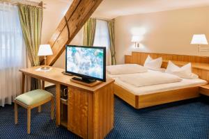Postel nebo postele na pokoji v ubytování Landhotel Hirschen + 37 fotografií