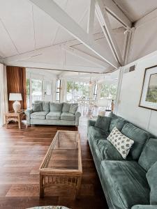 a living room with two couches and a coffee table at Treetop Village-2bed2bathpoolsdock6-8pp in Four Seasons