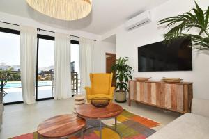 Μια τηλεόραση ή/και κέντρο ψυχαγωγίας στο Villa Pitaya - Luxury Escape