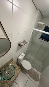 a bathroom with a toilet and a sink at Spazio Dela vita in Sorocaba