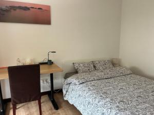 Chambre double à Niederkorn 객실 침대