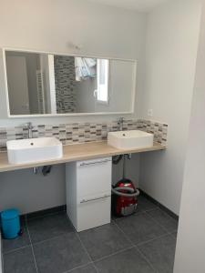 Et badeværelse på Appartement 1er étage + 1 billede