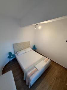 Postel nebo postele na pokoji v ubytování Nikolas Apartments