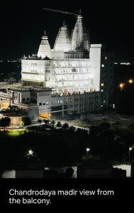a large building is lit up at night at Shree ji Divine Stay in Vrindāvan