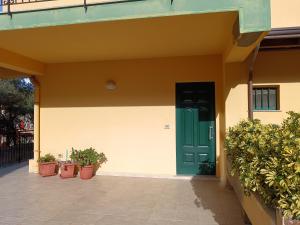 Το κτήριο όπου στεγάζεται  το διαμέρισμα +2 φωτογραφίες