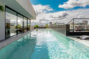 Bazén v ubytování The Luxe Scene nebo v jeho okolí