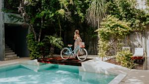 Bazén v ubytování Little Gem Hotel Tulum La Veleta nebo v jeho okolí