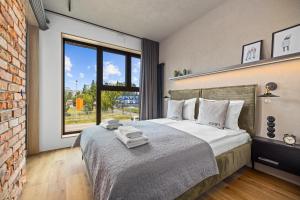 Ένα ή περισσότερα κρεβάτια σε δωμάτιο στο City Break Żurawie II