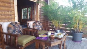 Posezení v ubytování Le Chalet de la Fontaine Saint Leu