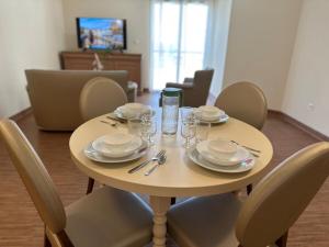 Μια τηλεόραση ή/και κέντρο ψυχαγωγίας στο Spacieux T2 à proximité des Grands Buffets +6 φωτογραφίες