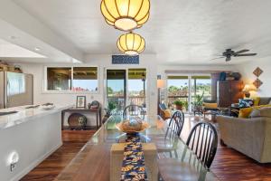 Area soggiorno di 2 Mi to Hana Hwy Haiku Home with Ocean Views!
