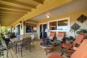 Area soggiorno di 2 Mi to Hana Hwy Haiku Home with Ocean Views!