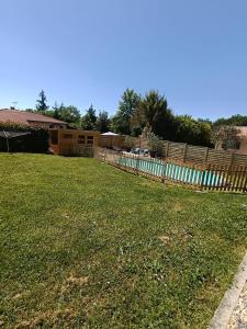 Κήπος έξω από το Gîte les Clairieres - Piscine, Climatisation