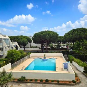 Bazén v ubytování T2 avec Terrasse & Piscine, Plage à 10 min, Parking nebo v jeho okolí