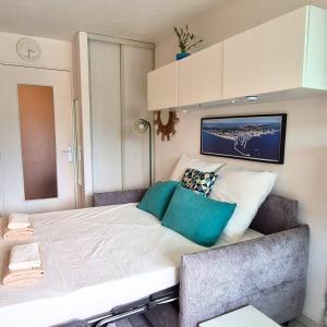 Posezení v ubytování T2 avec Terrasse & Piscine, Plage à 10 min, Parking