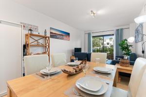 Et opholdsområde på Beach apartment in La Duquesa Marina