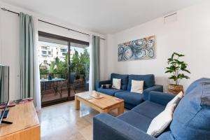 Et tv og/eller underholdning på Beach apartment in La Duquesa Marina