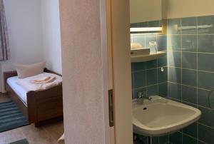 Koupelna v ubytování Hotel Haus Eggewald