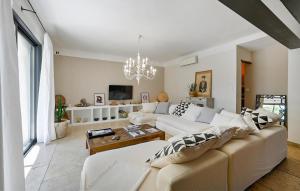 a living room with white furniture and a chandelier at Amazing Home In Vedène in Vedène
