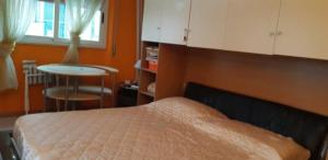 a bedroom with a bed in a room at Estrellas De Mar Casa in Giardini Naxos