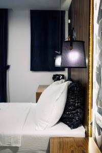 Hvar Riva Rooms客房内的一张或多张床位