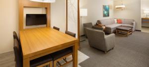 TV a/nebo společenská místnost v ubytování Hyatt Place Lubbock