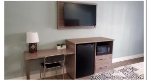 TV a/nebo společenská místnost v ubytování Crestridge Inn Near LAX, SoFi Stadium & Intuit Dome