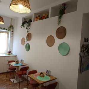 Casa Dharma Guest House餐厅或其他用餐的地方
