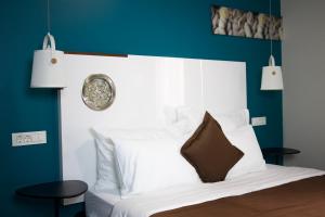 Hvar Riva Rooms客房内的一张或多张床位
