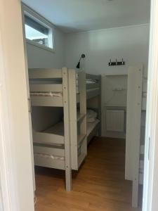 a small room with bunk beds in it at Kungsbergets finaste läge, Åhus B - semesterboende med sauna in Järbo +1 photo