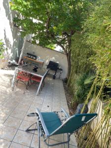 Κήπος έξω από το Villa Marie Belle, entre mer, étang et abricotier