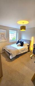 Ένα ή περισσότερα κρεβάτια σε δωμάτιο στο Modern Room in a Shared Flat near Haymarket
