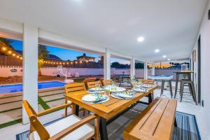 Piscina di Havasu Fun Stay Pool Spa PoolTable KingBed o nelle vicinanze