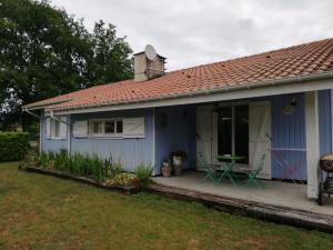 Fotografie z fotogalerie ubytování Maison familiale au calme avec piscine en bordure de forêt v destinaci Salles