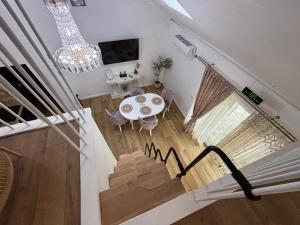 an overhead view of a living room with a table and stairs at Vibe Residence Suceava in Suceava