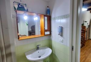 Ένα μπάνιο στο Roccaforte House - Palermo