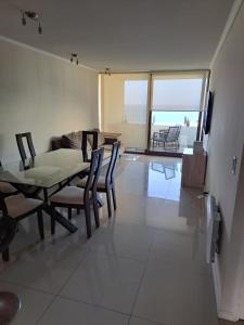 a living room with a table and chairs and a couch at Vacaciones frente al mar in Coquimbo