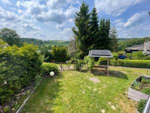 a garden with a solar panel on the grass at Ferienhaus am Hennesee in Meschede