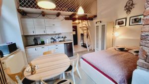 Kuchyňa alebo kuchynka v ubytovaní Stara Poczta Apartament