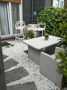 A patio or other outdoor area at Le bougainvillea 2