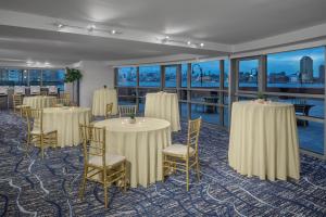 Um restaurante ou outro lugar para comer em Hyatt Regency Jersey City on the Hudson mais 37 fotos