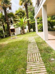 Κήπος έξω από το Le Rocher de Bel Air -40m2 -Chaleureux 3 étoiles