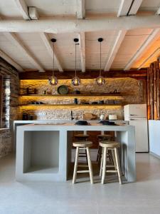 Gallery image of KalyvaSuite in Avlákia